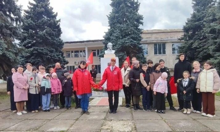 Коммунисты Каланчакского округа почтили память В.И. Ленина Коммунисты Каланчакского округа почтили память В.И. Ленина