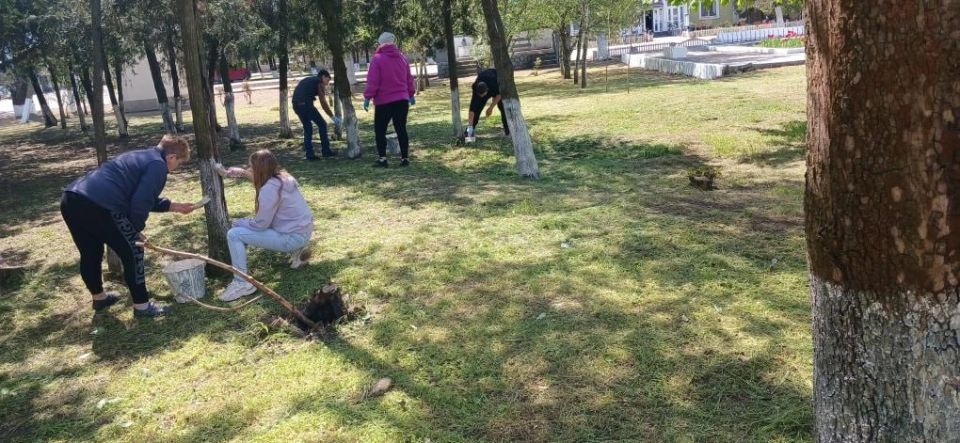Виталий Титаренко: В Бехтерах прошёл субботник в рамках акции «Мы за чистоту» Виталий Титаренко: В Бехтерах прошёл субботник в рамках акции «Мы за чистоту»