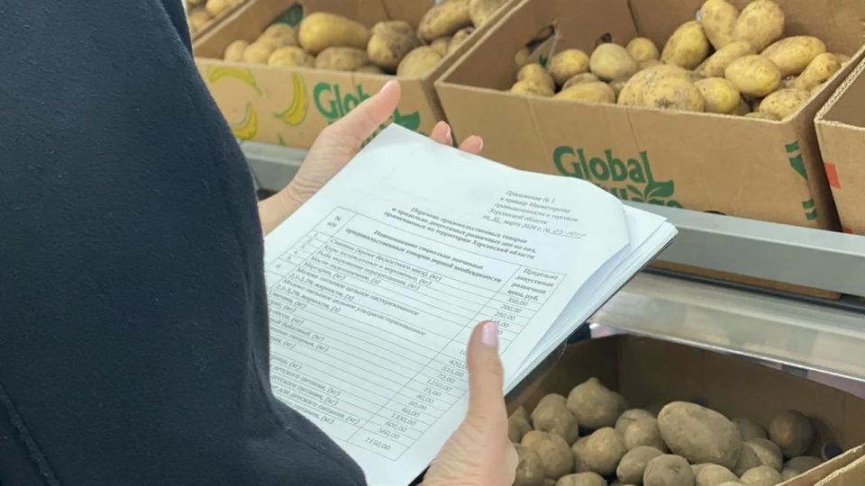"Единая Россия" и Минпромторг Херсонской области проверили цены на социально значимые товары в новом супермаркете и на рынке Геническа "Единая Россия" и Минпромторг Херсонской области проверили цены на социально значимые товары в новом супермаркете и на рынке Геническа