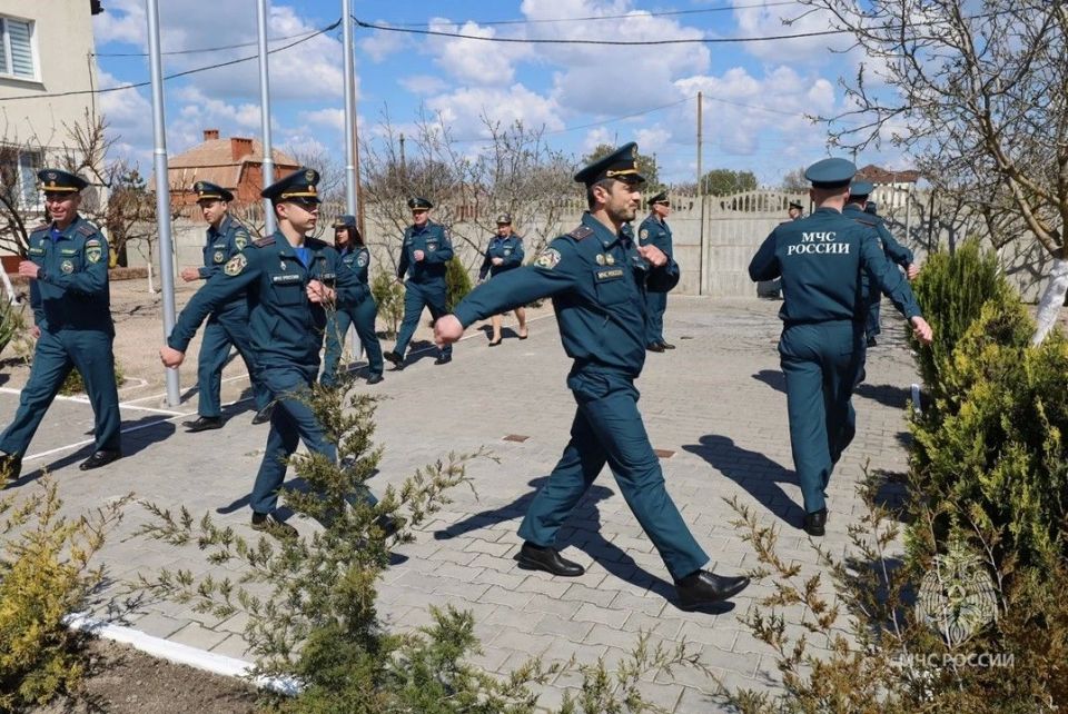 Шаг в унисон: строевая подготовка в МЧС России Херсонской области! Шаг в унисон: строевая подготовка в МЧС России Херсонской области!