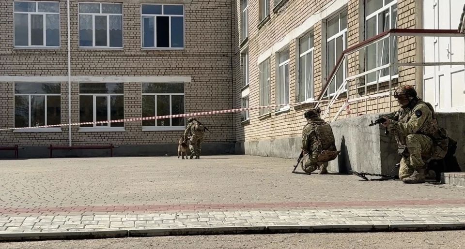 В образовательных организациях Херсонской области прошли Всероссийские учения по действиям при террористических угрозах В образовательных организациях Херсонской области прошли Всероссийские учения по действиям при террористических угрозах