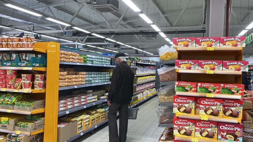В Геническе проверили цены на социально значимые продукты в супермаркете и на рынке В Геническе проверили цены на социально значимые продукты в супермаркете и на рынке