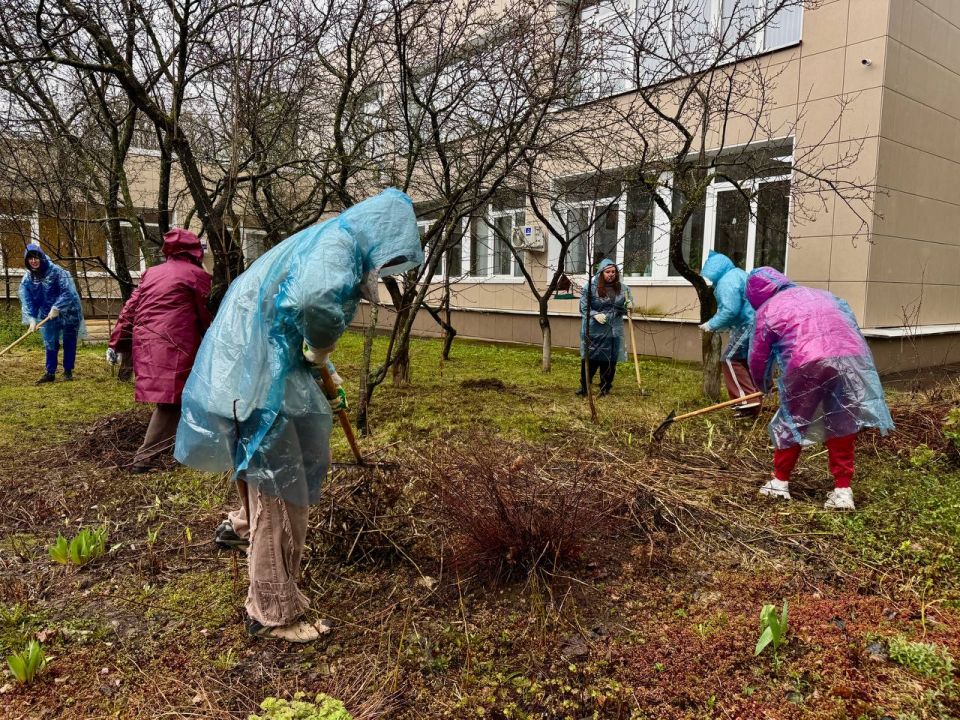 Росмолодёжь.Гранты в деле. Дождь не помешал команде Ресурсного молодёжного центра присоединиться к Всероссийской неделе субботников «Мы за чистоту» Росмолодёжь.Гранты в деле. Дождь не помешал команде Ресурсного молодёжного центра присоединиться к Всероссийской неделе субботников «Мы за чистоту»