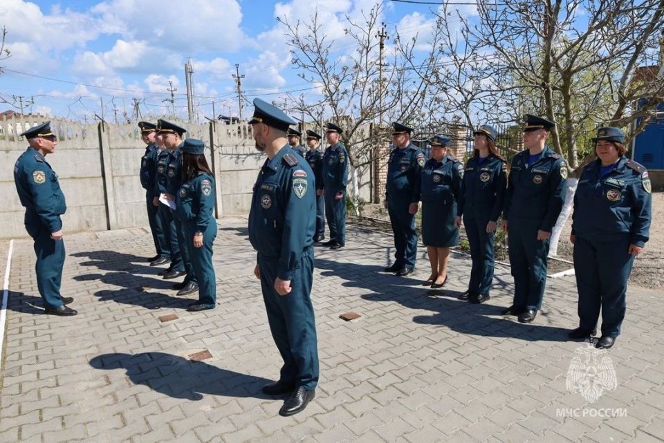 Шаг в унисон: строевая подготовка в МЧС России Херсонской области! Шаг в унисон: строевая подготовка в МЧС России Херсонской области!