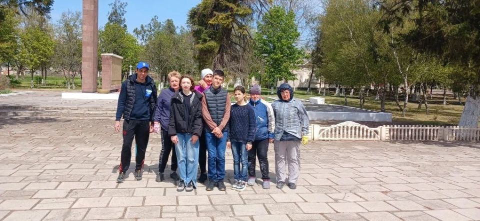 Виталий Титаренко: В Бехтерах прошёл субботник в рамках акции «Мы за чистоту» Виталий Титаренко: В Бехтерах прошёл субботник в рамках акции «Мы за чистоту»