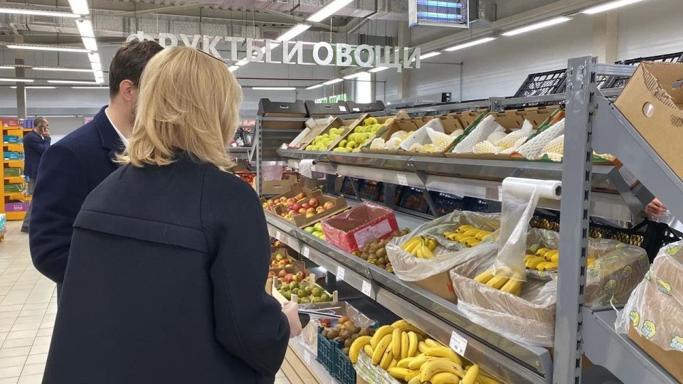 В Геническе проверили цены на социально значимые продукты в супермаркете и на рынке В Геническе проверили цены на социально значимые продукты в супермаркете и на рынке
