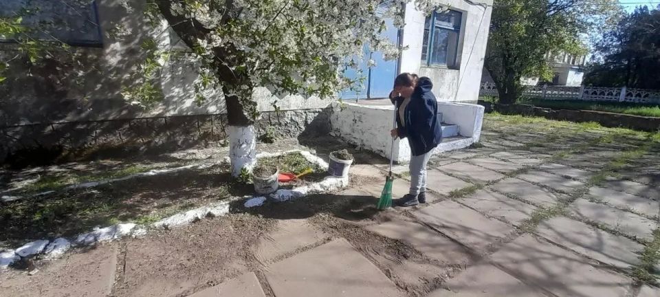 В селе Дружбовка сегодня, 23 апреля, с самого утра кипела работа! Жители вышли на субботник, чтобы облагородить памятники В селе Дружбовка сегодня, 23 апреля, с самого утра кипела работа! Жители вышли на субботник, чтобы облагородить памятники