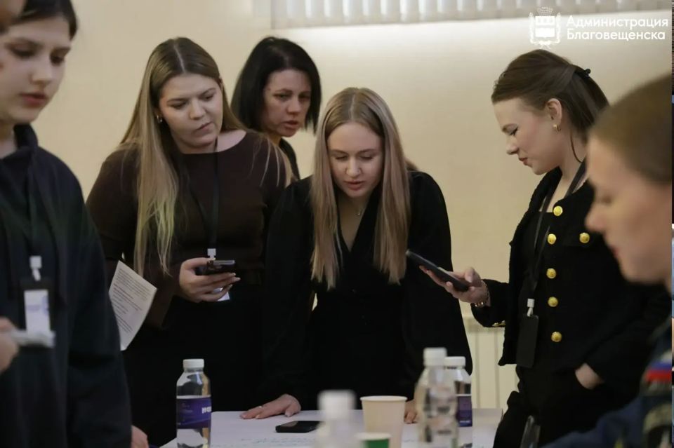 В Благовещенске обсудили способы привлечения молодежи на муниципальную службу и создали идеальный портрет кандидата В Благовещенске обсудили способы привлечения молодежи на муниципальную службу и создали идеальный портрет кандидата