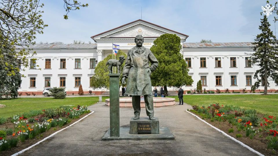 Владимир Сальдо в Аскании-Нова обсудил ремонт детсада и строительство амбулатории Владимир Сальдо в Аскании-Нова обсудил ремонт детсада и строительство амбулатории