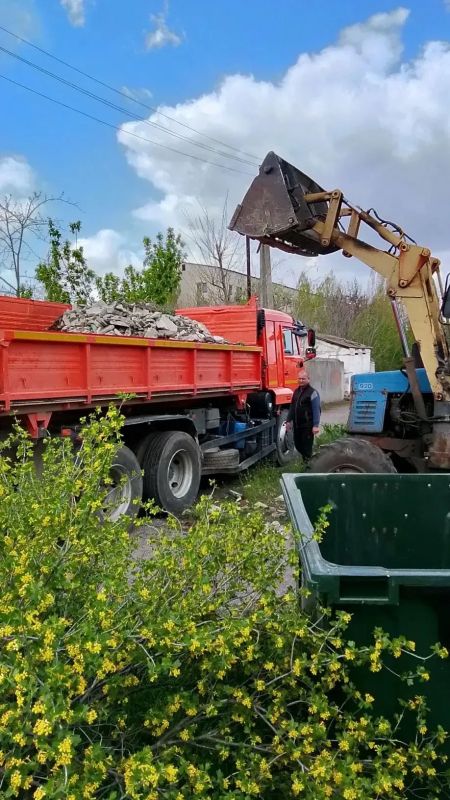 Ежедневная работа для чистоты и уюта: итоги дня от МКУ «Азовкоммунсервис» Ежедневная работа для чистоты и уюта: итоги дня от МКУ «Азовкоммунсервис»
