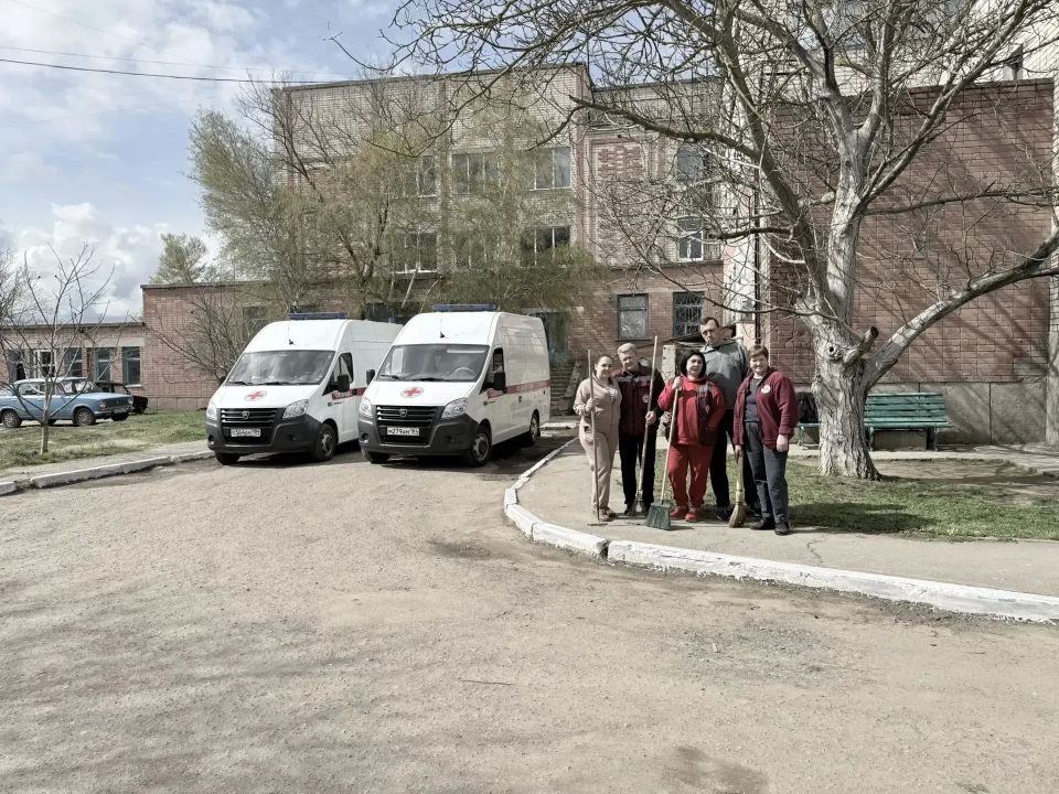 Сотрудники Областного территориального центра экстренной медицинской помощи и медицины катастроф доказали: спасать жизни — это их призвание, а наводить порядок — добрая традиция Сотрудники Областного территориального центра экстренной медицинской помощи и медицины катастроф доказали: спасать жизни — это их призвание, а наводить порядок — добрая традиция