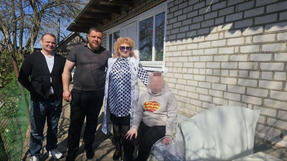 Семьи Скадовского округа получают гуманитарную помощь, доставленную из Кабардино-Балкарии Семьи Скадовского округа получают гуманитарную помощь, доставленную из Кабардино-Балкарии