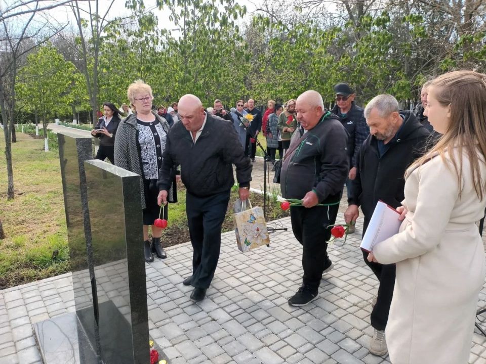 Надежда Бабешко: В Ивановке ко Дню участников ликвидации последствий радиационных аварий и катастроф и памяти жертв этих аварий и катастроф прошел комплекс памятных мероприятий при участии представителей администрации... Надежда Бабешко: В Ивановке ко Дню участников ликвидации последствий радиационных аварий и катастроф и памяти жертв этих аварий и катастроф прошел комплекс памятных мероприятий при участии представителей администрации...