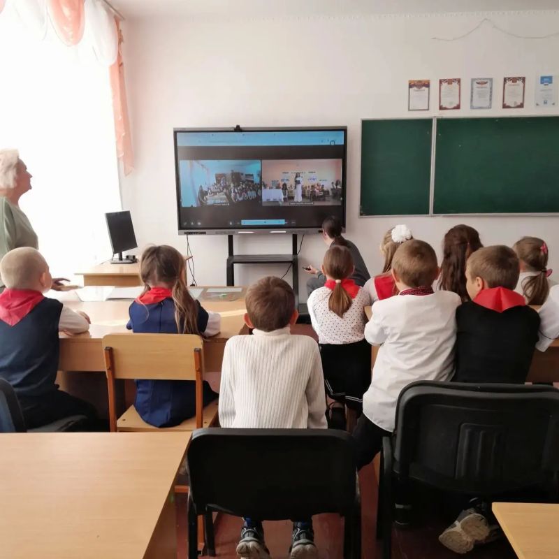 Телемост единства: Рубановская школа и школа села Иглино обозначили вехи культурного диалога Телемост единства: Рубановская школа и школа села Иглино обозначили вехи культурного диалога