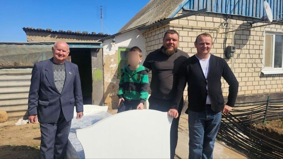 Семьи Скадовского округа получают гуманитарную помощь, доставленную из Кабардино-Балкарии Семьи Скадовского округа получают гуманитарную помощь, доставленную из Кабардино-Балкарии