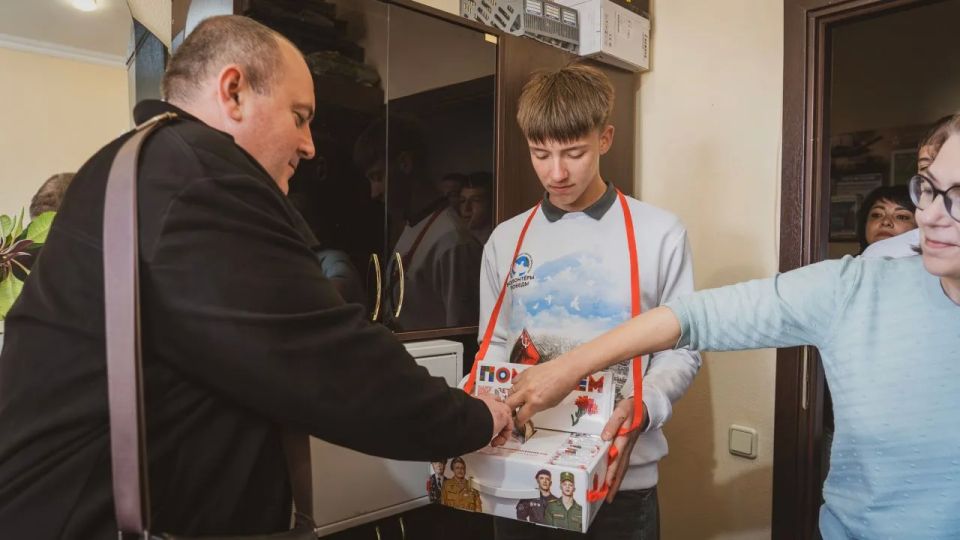 Акция «Красная гвоздика» от благотворительного фонда «Память поколений» Акция «Красная гвоздика» от благотворительного фонда «Память поколений»