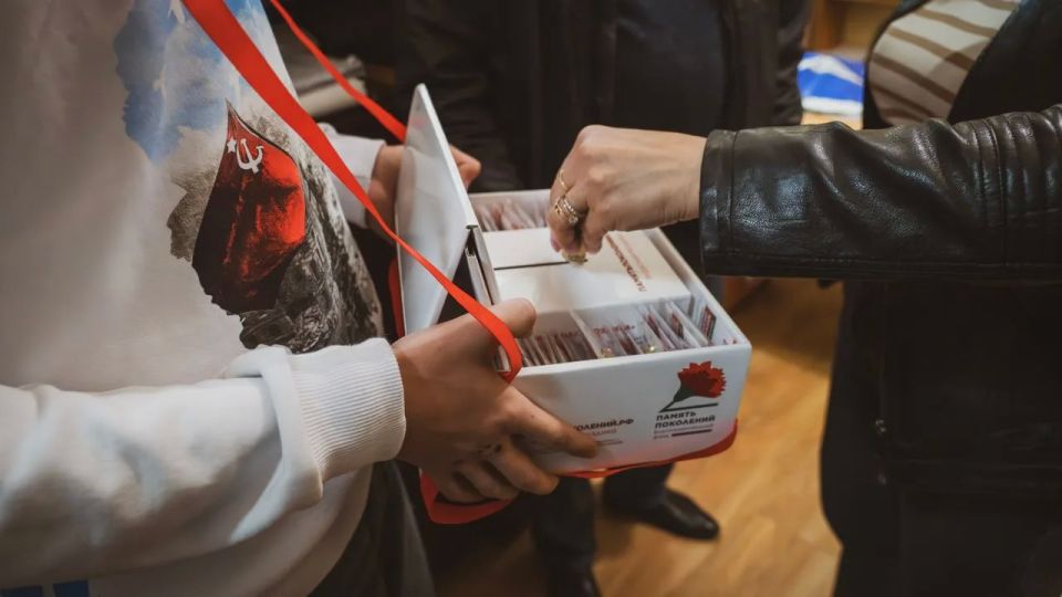 Акция «Красная гвоздика» от благотворительного фонда «Память поколений» Акция «Красная гвоздика» от благотворительного фонда «Память поколений»