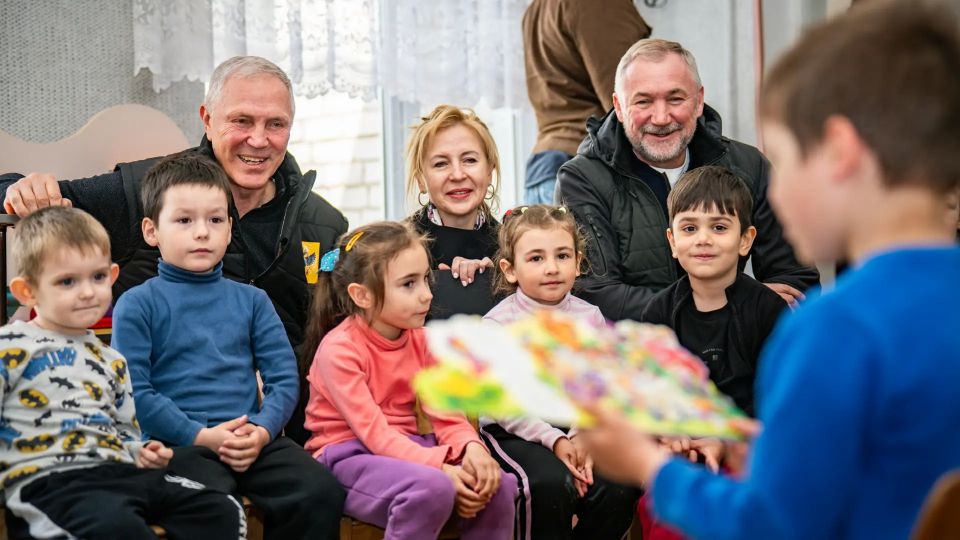 Владимир Сальдо: С Константином Басюком и Еленой Дмитрук побывали в пгт Аскания-Нова Чаплинского округа, чтобы на месте разобраться с задачами, требующими первоочередного решения Владимир Сальдо: С Константином Басюком и Еленой Дмитрук побывали в пгт Аскания-Нова Чаплинского округа, чтобы на месте разобраться с задачами, требующими первоочередного решения