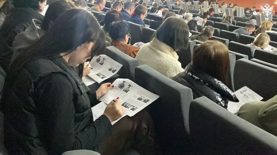 Десятки жителей Херсонской области проверили знания истории на «Диктанте Победы» Десятки жителей Херсонской области проверили знания истории на «Диктанте Победы»