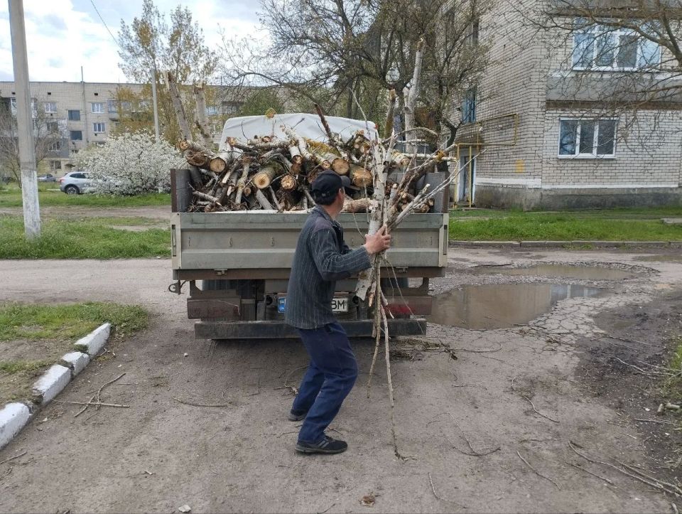 Рабочие Малокаховского участка КСК приняли участие во Всероссийском субботнике Рабочие Малокаховского участка КСК приняли участие во Всероссийском субботнике