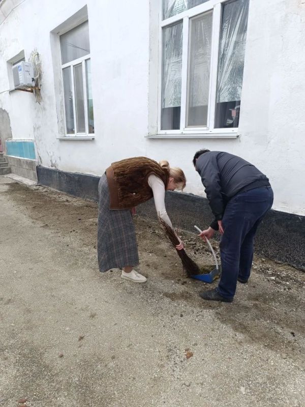 Работники Министерства образования и науки региона и подведомственных организаций присоединились к Всероссийскому субботнику Работники Министерства образования и науки региона и подведомственных организаций присоединились к Всероссийскому субботнику