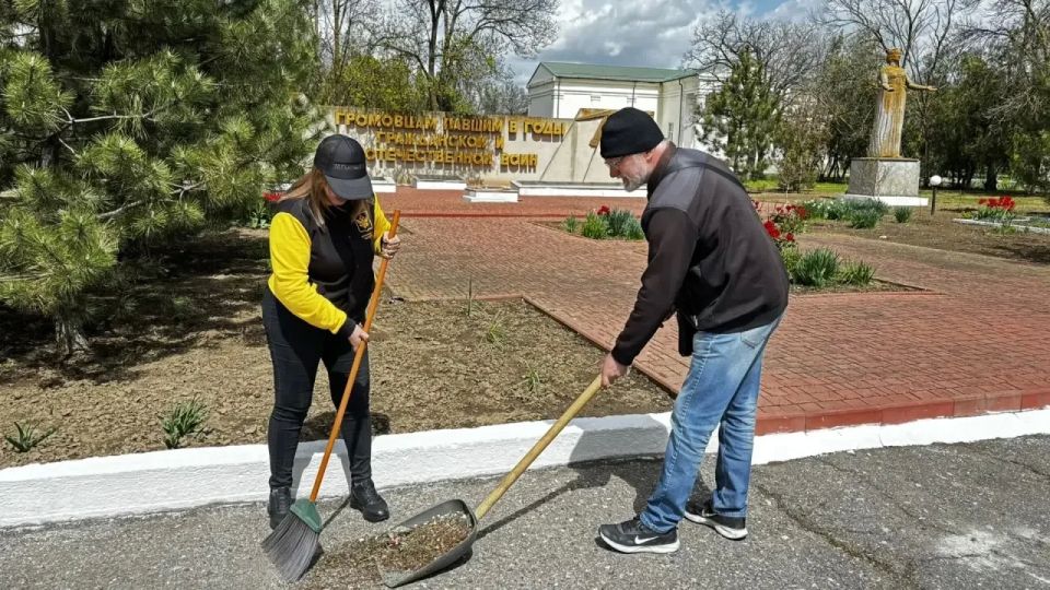 Коллектив управления внутренней политики Херсонской области присоединился ко Всероссийскому субботнику Коллектив управления внутренней политики Херсонской области присоединился ко Всероссийскому субботнику