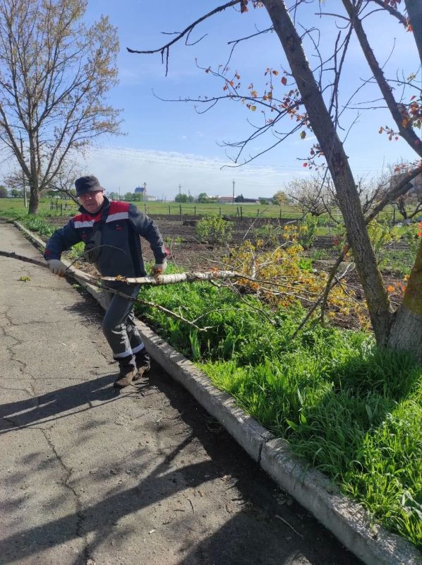 Рабочие Малокаховского участка КСК приняли участие во Всероссийском субботнике Рабочие Малокаховского участка КСК приняли участие во Всероссийском субботнике