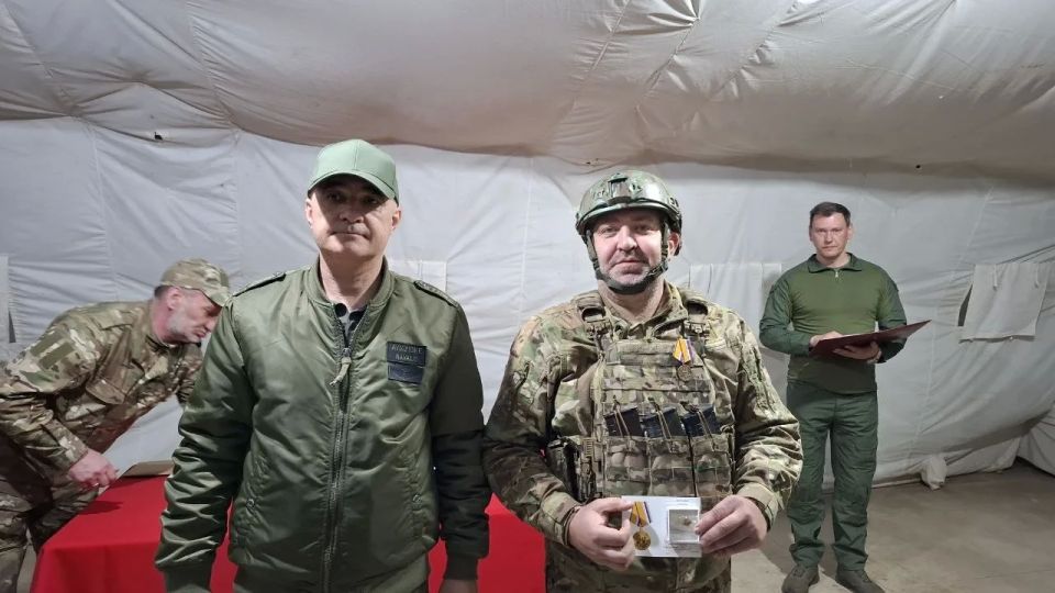 В Херсонской области добровольцам отряда БАРС-33 имени Василия Маргелова вручили ведомственные награды Министерства обороны России В Херсонской области добровольцам отряда БАРС-33 имени Василия Маргелова вручили ведомственные награды Министерства обороны России