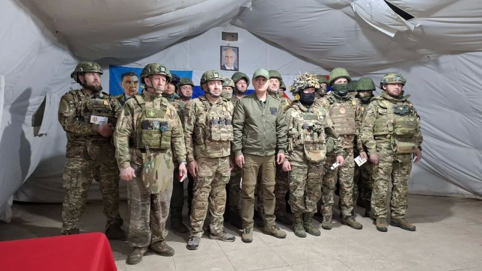 В Херсонской области добровольцам отряда БАРС-33 имени Василия Маргелова вручили ведомственные награды Министерства обороны России В Херсонской области добровольцам отряда БАРС-33 имени Василия Маргелова вручили ведомственные награды Министерства обороны России