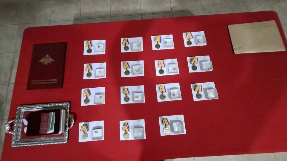 В Херсонской области добровольцам отряда БАРС-33 имени Василия Маргелова вручили ведомственные награды Министерства обороны России В Херсонской области добровольцам отряда БАРС-33 имени Василия Маргелова вручили ведомственные награды Министерства обороны России