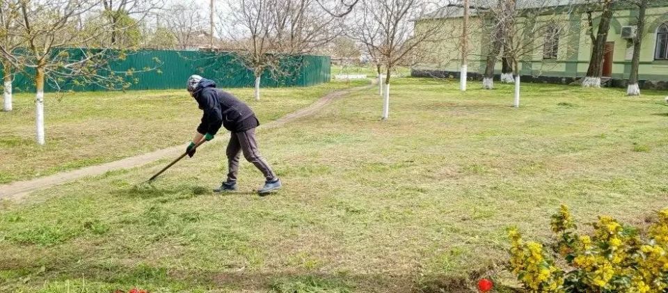 Работники культуры и коммунальщики села Тавричанка приняли участие во Всероссийском субботнике Работники культуры и коммунальщики села Тавричанка приняли участие во Всероссийском субботнике