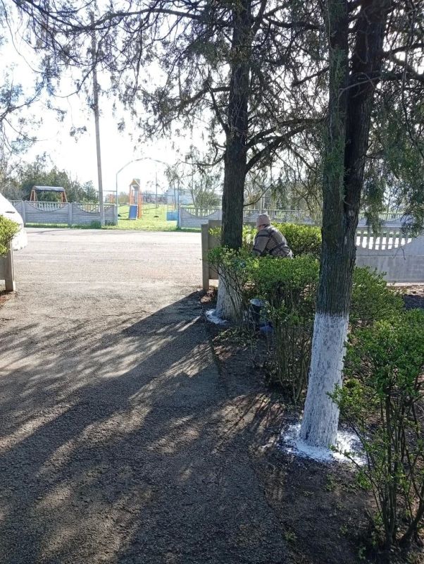 В селе Заозерном активисты провели Всероссийский субботник, в ходе которого привели в порядок общественные пространства В селе Заозерном активисты провели Всероссийский субботник, в ходе которого привели в порядок общественные пространства