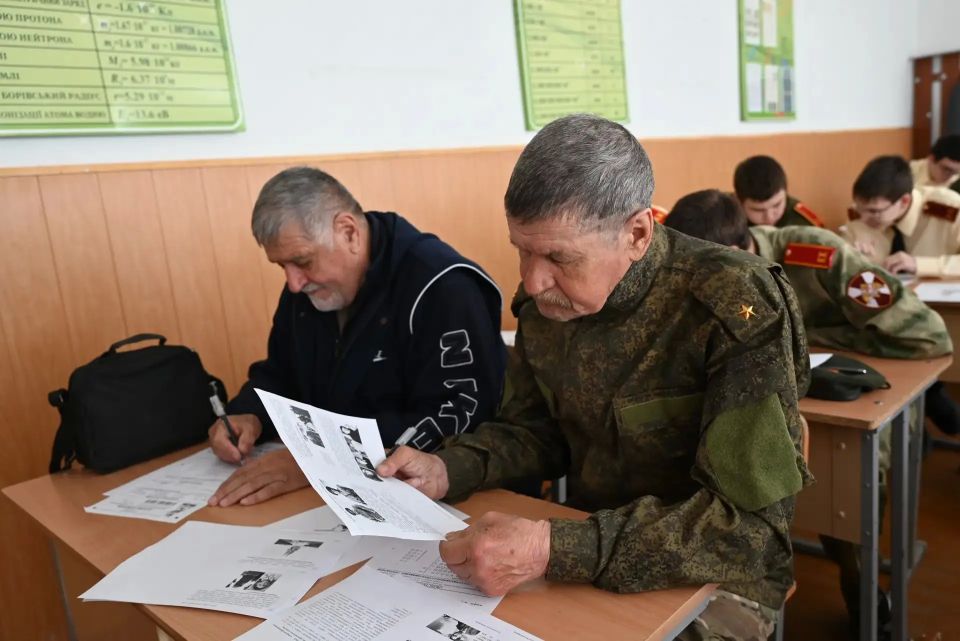 Сотрудники природных парков Херсонской области приняли участие во Всероссийской акции «Диктант Победы» Сотрудники природных парков Херсонской области приняли участие во Всероссийской акции «Диктант Победы»