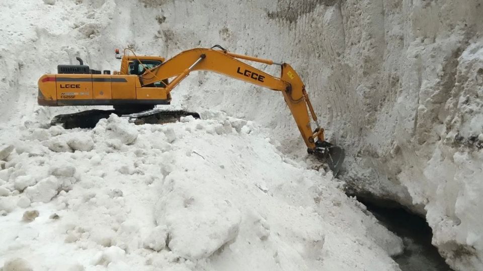 В Дагестане восстановили движение на 134 участках дорог после разгула стихии В Дагестане восстановили движение на 134 участках дорог после разгула стихии