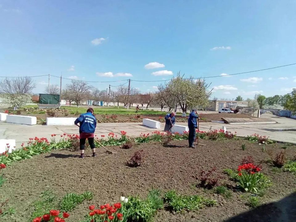 В 7 муниципальных округах сотрудники Министерства АПК совместно с коллективом ГБУ ПУМИВХ Херсонской области с огромным воодушевлением присоединились к Всероссийскому субботнику В 7 муниципальных округах сотрудники Министерства АПК совместно с коллективом ГБУ ПУМИВХ Херсонской области с огромным воодушевлением присоединились к Всероссийскому субботнику