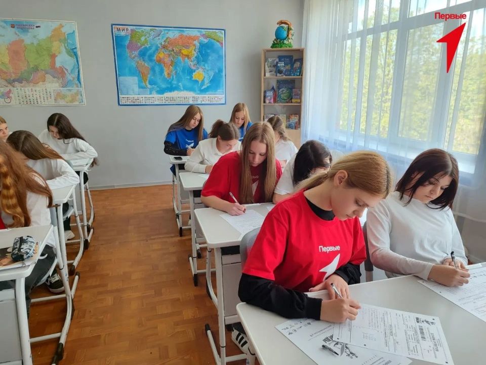 Первые Новотроицкой школы № 2 приняли участие в «Диктанте Победы» Первые Новотроицкой школы № 2 приняли участие в «Диктанте Победы»