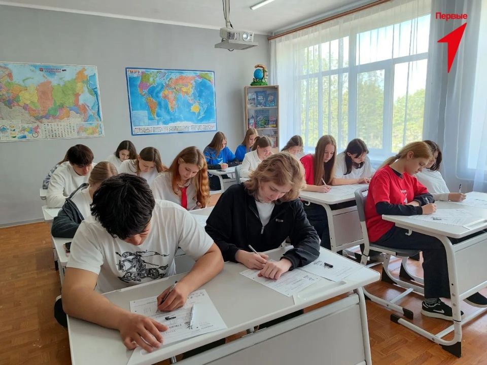 Первые Новотроицкой школы № 2 приняли участие в «Диктанте Победы» Первые Новотроицкой школы № 2 приняли участие в «Диктанте Победы»