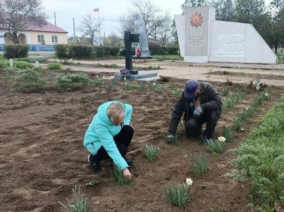 В Каховском округе к 9 Мая приведут в порядок около 60 памятников воинской славы В Каховском округе к 9 Мая приведут в порядок около 60 памятников воинской славы