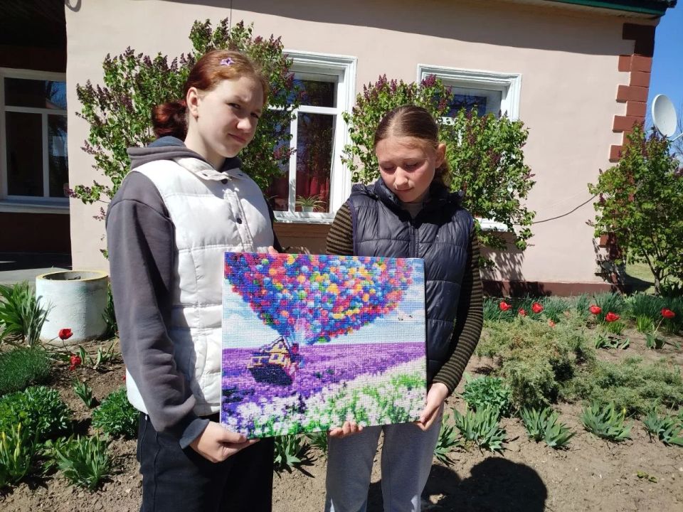 В Цукурском сельском клубе прошел мастер-класс по технике алмазной мозаики «Картина в подарок» В Цукурском сельском клубе прошел мастер-класс по технике алмазной мозаики «Картина в подарок»