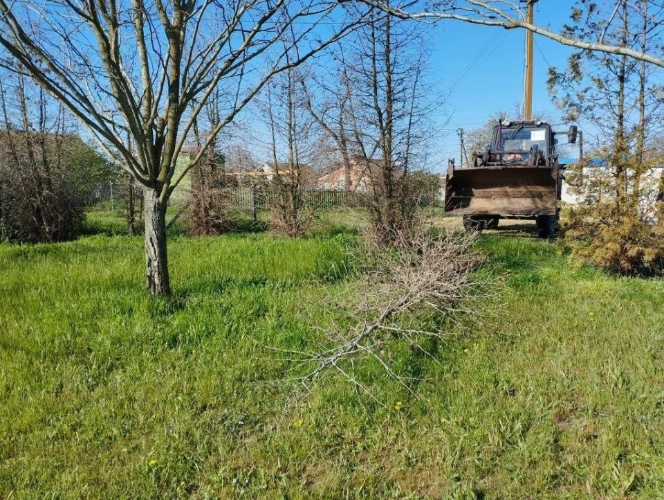 Работники культуры и коммунальщики села Тавричанка приняли участие во Всероссийском субботнике Работники культуры и коммунальщики села Тавричанка приняли участие во Всероссийском субботнике