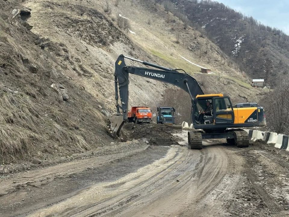 В Дагестане восстановили движение на 134 участках дорог после разгула стихии В Дагестане восстановили движение на 134 участках дорог после разгула стихии