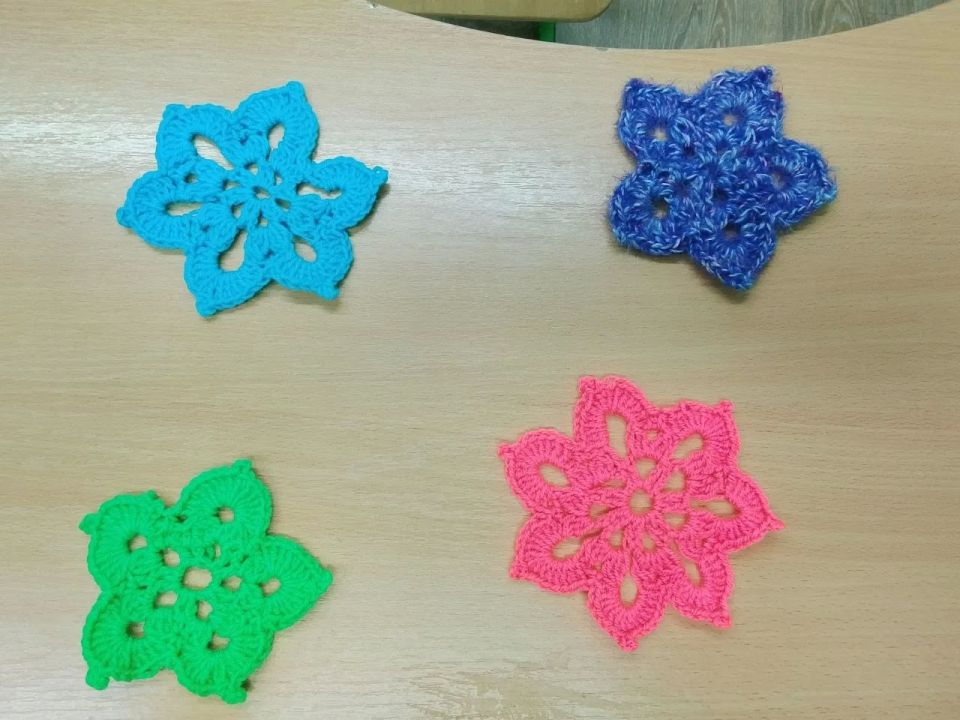Рукодельница из Дудчино Любовь Вакуловская проводит в местном Доме культуры творческие мастер-классы Рукодельница из Дудчино Любовь Вакуловская проводит в местном Доме культуры творческие мастер-классы
