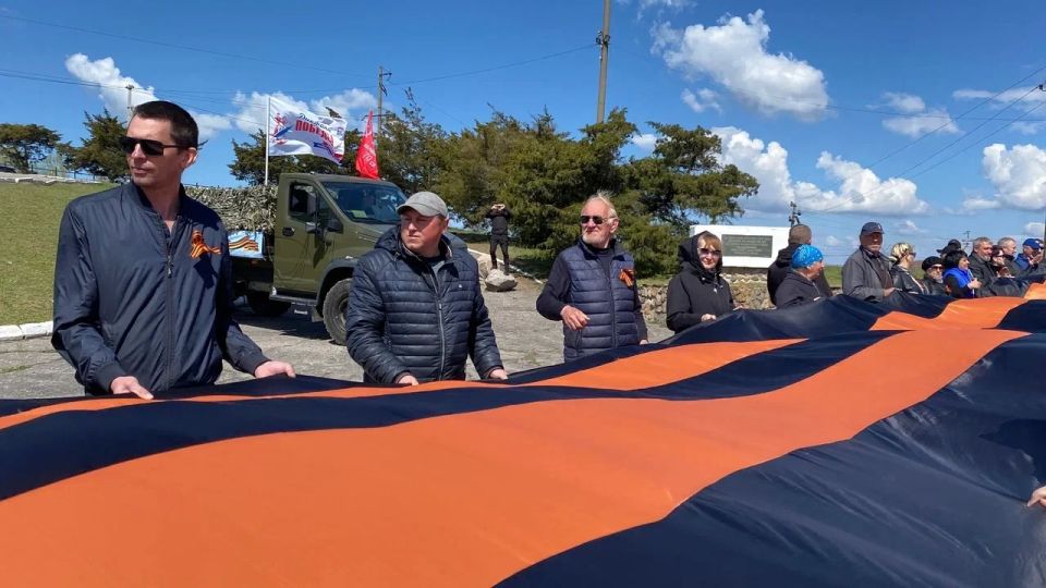 Сторонники Единой России и «Волонтёры Победы» дали старт международной акции «Георгиевская лента» Сторонники Единой России и «Волонтёры Победы» дали старт международной акции «Георгиевская лента»