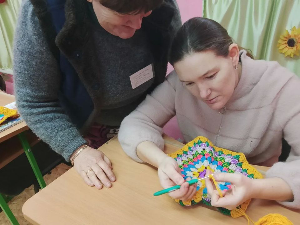 Рукодельница из Дудчино Любовь Вакуловская проводит в местном Доме культуры творческие мастер-классы Рукодельница из Дудчино Любовь Вакуловская проводит в местном Доме культуры творческие мастер-классы