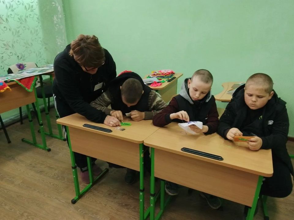 Рукодельница из Дудчино Любовь Вакуловская проводит в местном Доме культуры творческие мастер-классы Рукодельница из Дудчино Любовь Вакуловская проводит в местном Доме культуры творческие мастер-классы