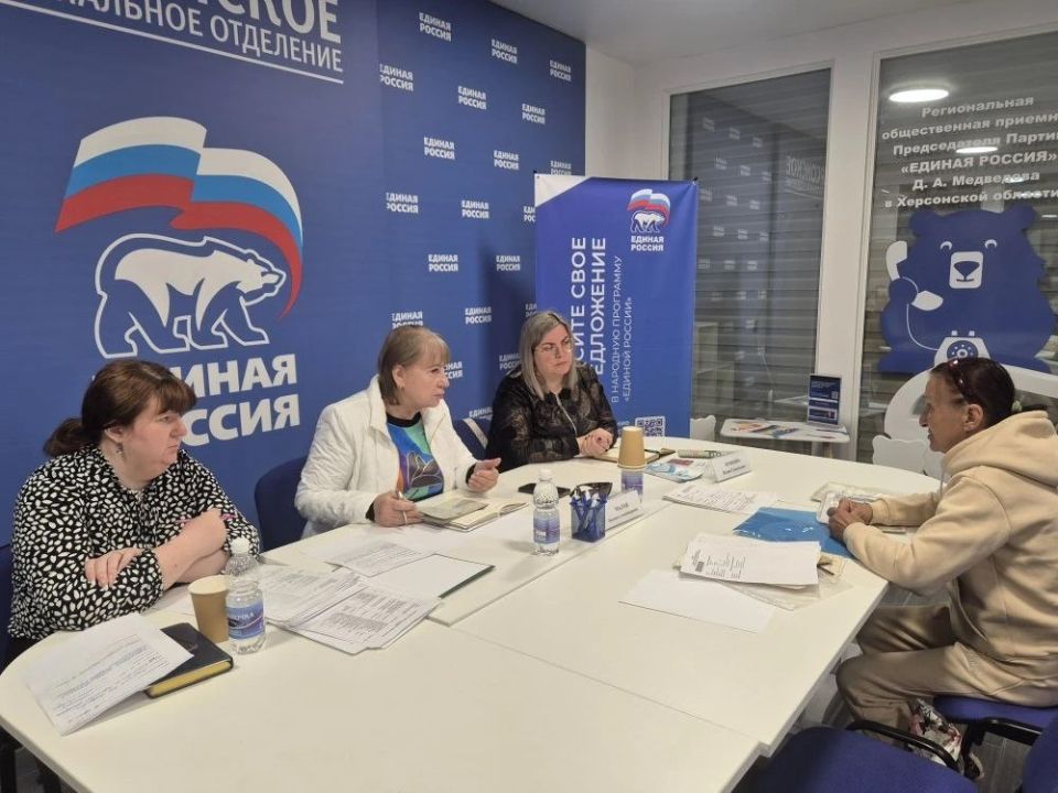 "Единая Россия" проводит в Херсонской области неделю приемов граждан по вопросам старшего поколения, сообщил Владимир Сальдо "Единая Россия" проводит в Херсонской области неделю приемов граждан по вопросам старшего поколения, сообщил Владимир Сальдо