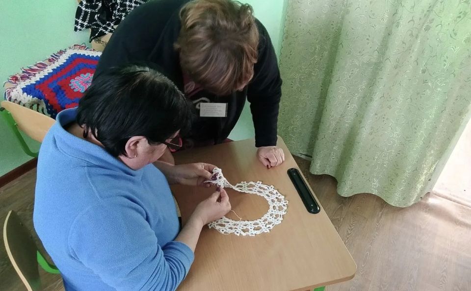 Рукодельница из Дудчино Любовь Вакуловская проводит в местном Доме культуры творческие мастер-классы Рукодельница из Дудчино Любовь Вакуловская проводит в местном Доме культуры творческие мастер-классы