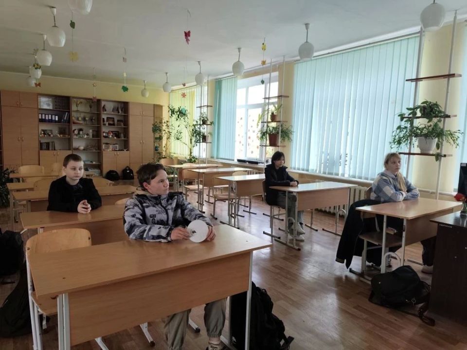 В Приморской школе прошёл урок по уходу за лесом от специалистов природного парка «Алешковские пески» В Приморской школе прошёл урок по уходу за лесом от специалистов природного парка «Алешковские пески»