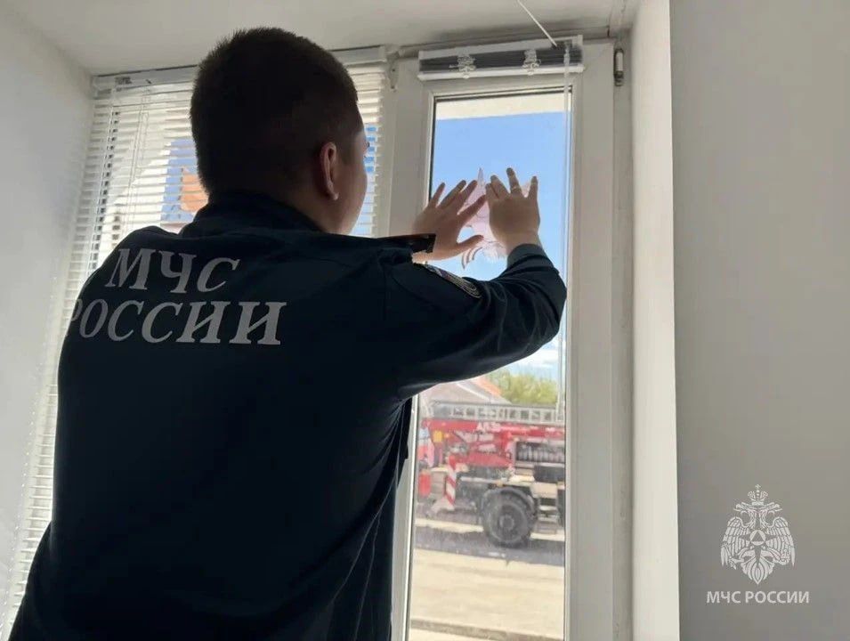 В преддверии 9 Мая сотрудники ГУ МЧС России по Херсонской области присоединились к акции «Окна Победы» В преддверии 9 Мая сотрудники ГУ МЧС России по Херсонской области присоединились к акции «Окна Победы»