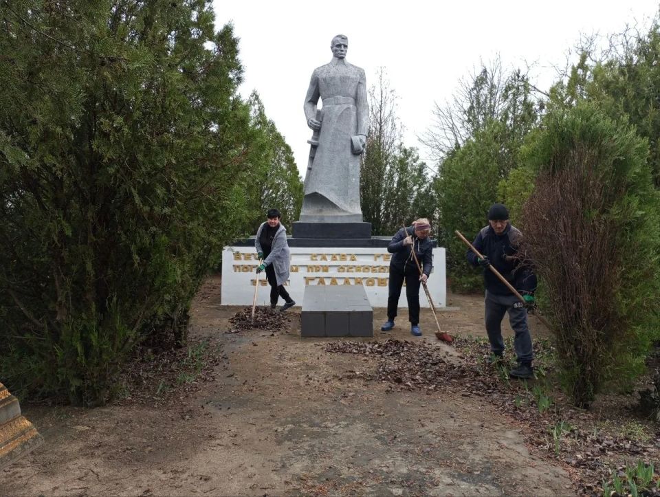 В преддверии Дня Победы — забота о памяти и благоустройство территорий В преддверии Дня Победы — забота о памяти и благоустройство территорий